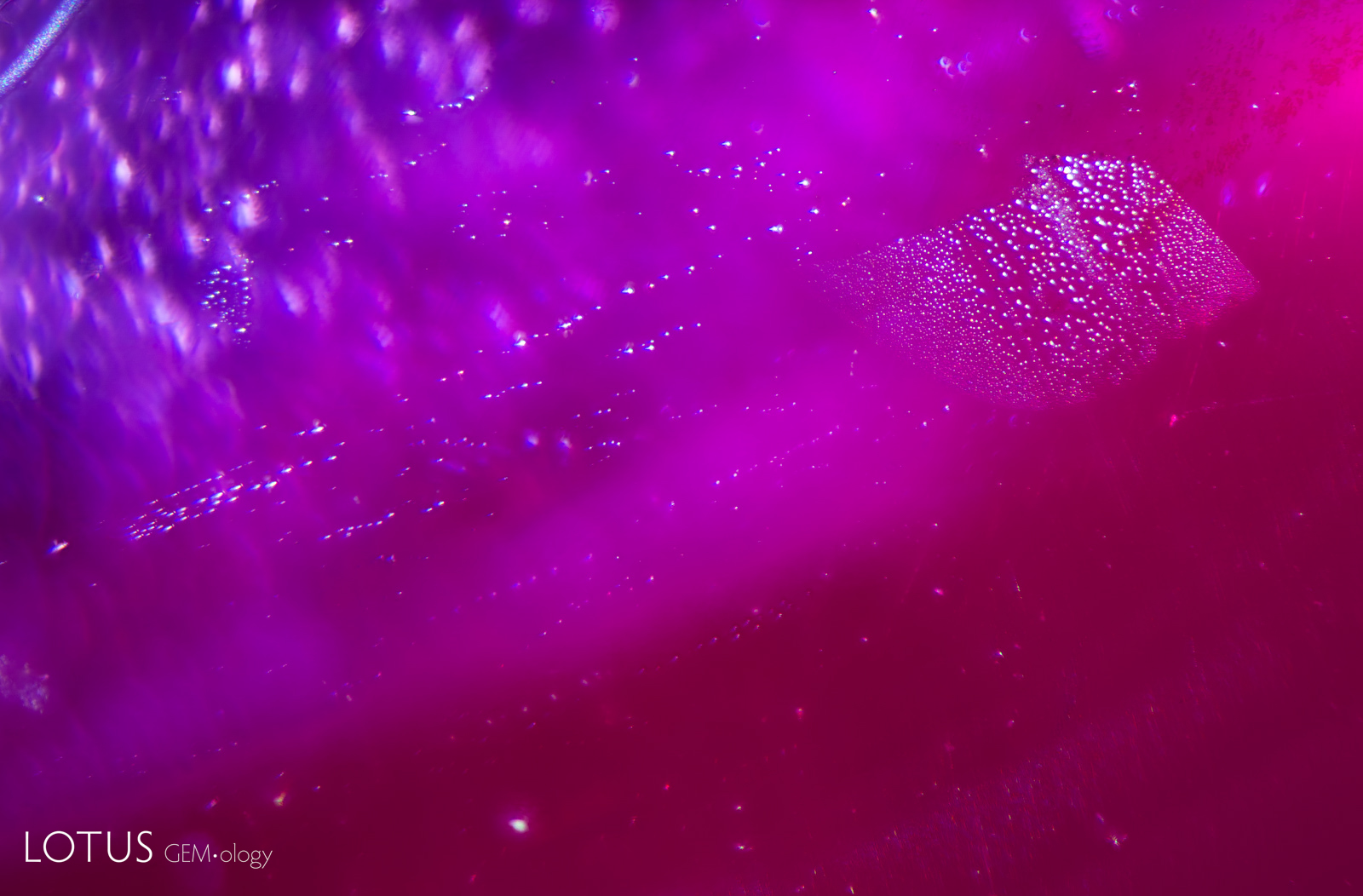 Fine particles could be seen in the stone.