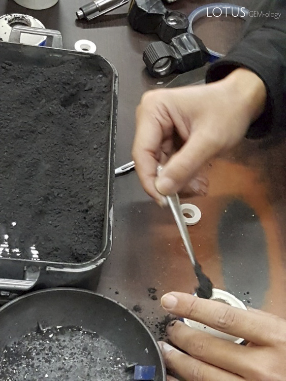 The sapphire to be treated is placed into a crucible (left). Generally only one stone per crucible is treated. The crucible is then packed tightly with graphite powder. The graphite not only produces a reducing atmosphere, but also ensures that the heat of the furnace is equally distributed.